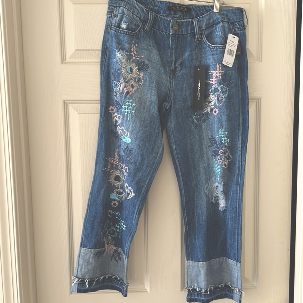 Liverpool jeans distressed with embroidery straight leg.